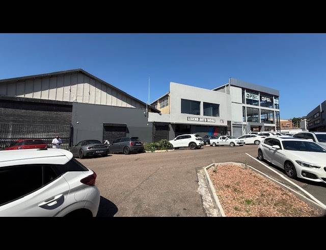1,100M² WAREHOUSE TO LET IN WINDERMERE